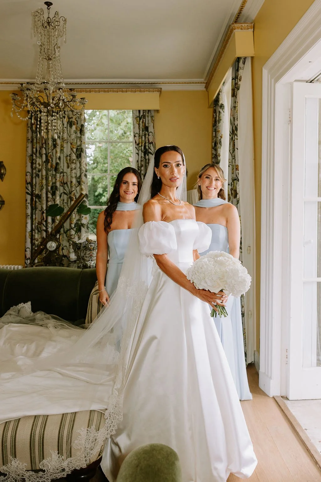 bridal-party-bridal-bouquets-inspo.jpg