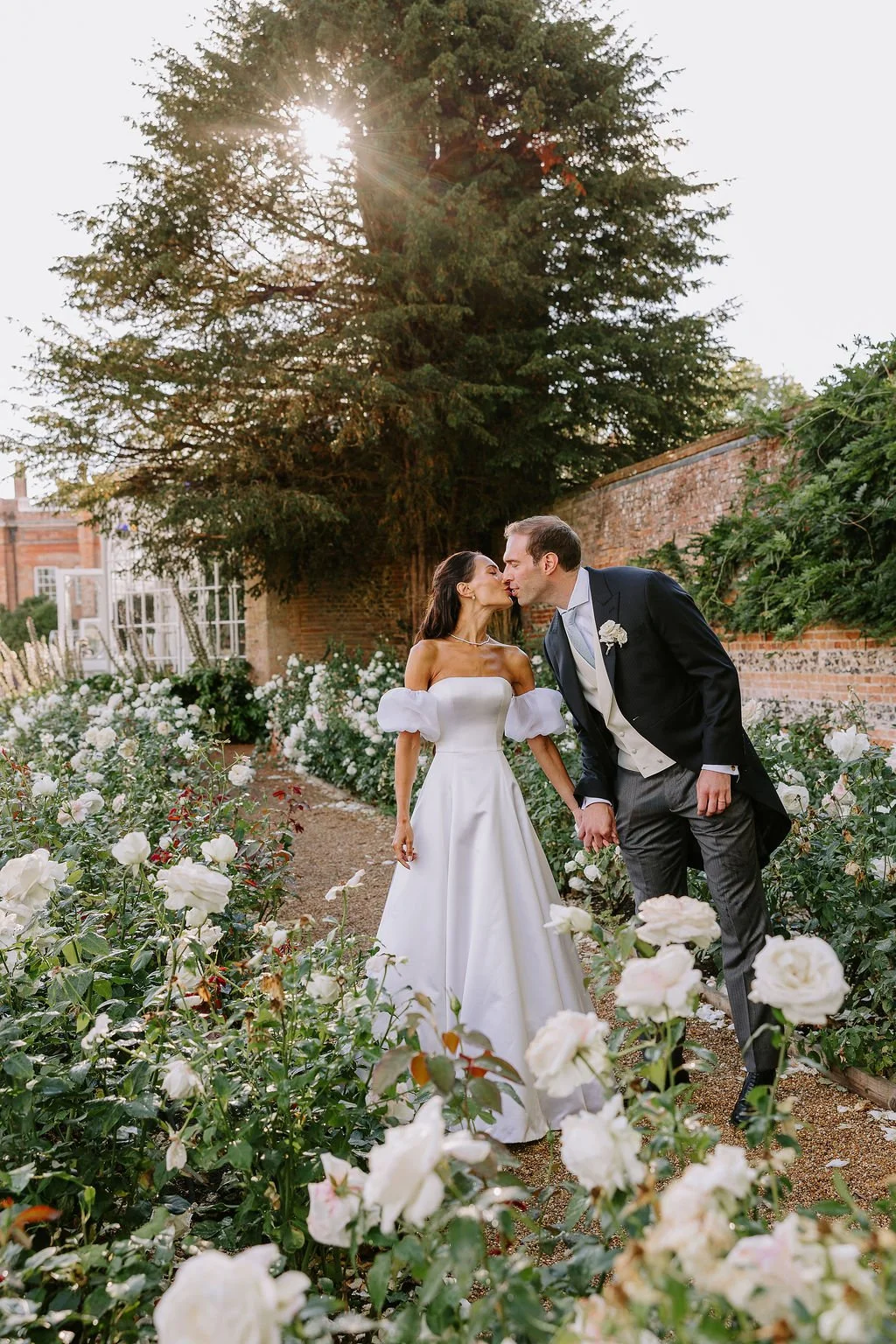 beautiful-couple-portraits-avington-park-barker-evans.jpg