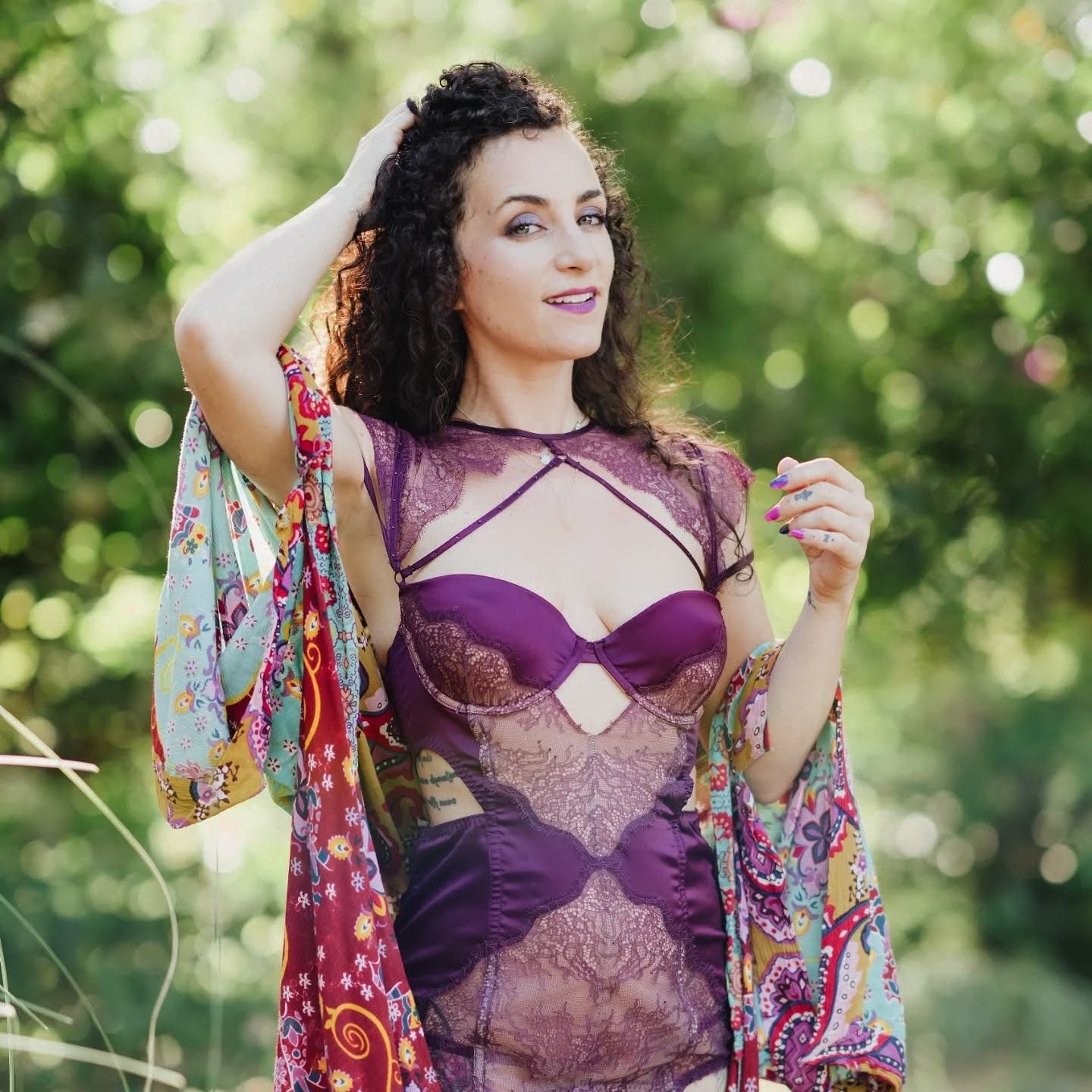 🔸It's an honor to create experiences for others, allowing them to settle more deeply into themselves through the lens of play. Colors, sounds, scents, rituals, laughter, tears, bonding...all support our ability to feel safe to surrender. This is whe