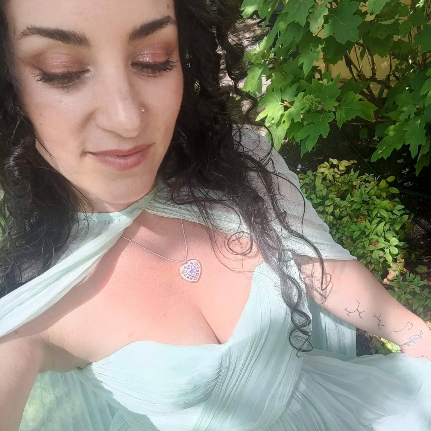 🔹In addition to hosting the Wisdom In The Wind retreat, I will also be bringing my magickal skills & services to the mix. 🪄
The following are my fiery fairy godmother offerings for the weekend of January 30th:
🔸Heal in Color Sound Bath
🔸Gu