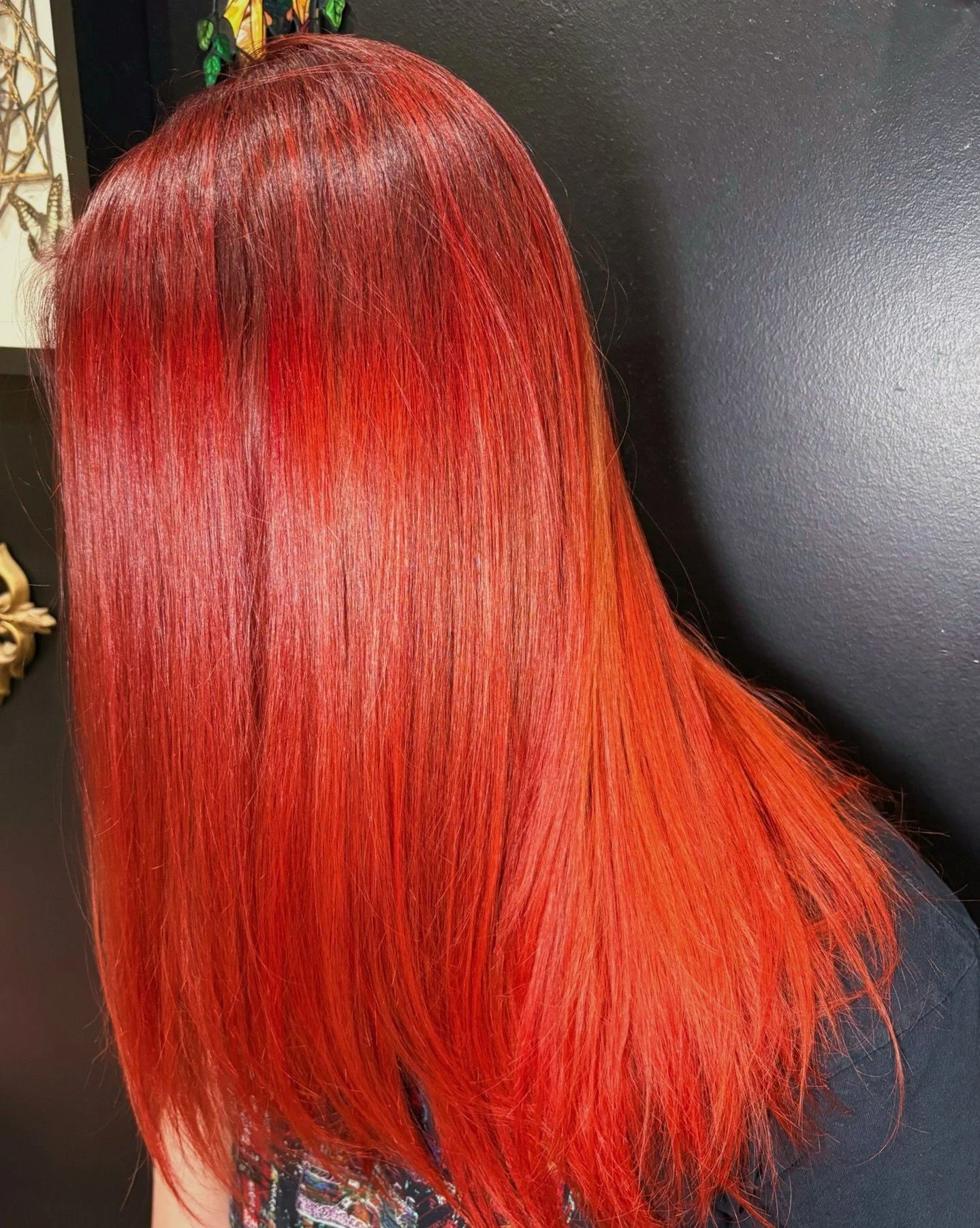 Spellbound in scarlet 🔥✨

 #QueerHair #ChicagoHairStylist #Roottouchup #vividcolor #althairsalon #GenderFreeHair #ChiHair #HairTransformation #TransHair #AltHair #SupportLocalChicago