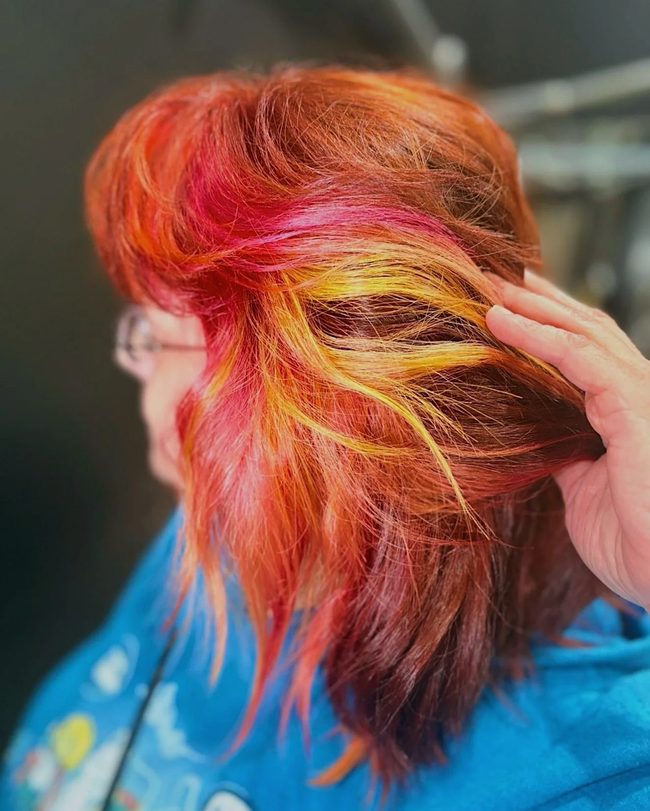You know summer is near when the vivid fashion colors start dropping ☀️

 #QueerHair #ChicagoHairStylist #Roottouchup #vividcolor #althairsalon #GenderFreeHair #ChiHair #HairTransformation #TransHair #AltHair #SupportLocalChicago