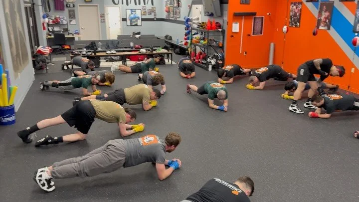 Students starting off their training session with floor exercises&hellip; Working on their core..

#Coachronsboxinginbremerton
#Boxingwithcoachron