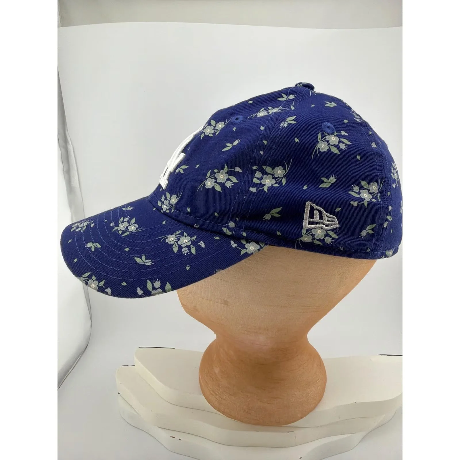 Los Angeles Dodgers Blue Floral LA Logo Adjustable Baseball Cap — photo 2 of 4