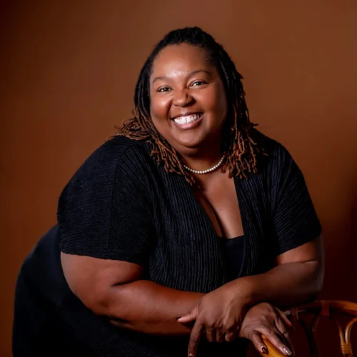 Demetria Bonds, LMSW of Ala Therapy Collective, online therapist for Black adults, couples, grief, and LGBTQIA+ clients in Oklahoma.