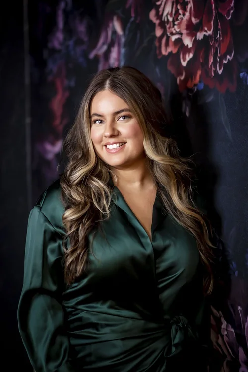 Madison Johnson, LCSW of Ala Therapy Collective, online therapist for women, trauma, PTSD, and religious trauma in Oklahoma.