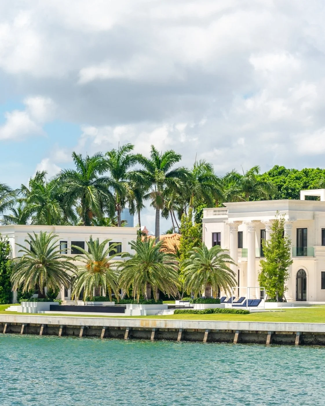 Ride around the best waterfront locations in Miami β¨π