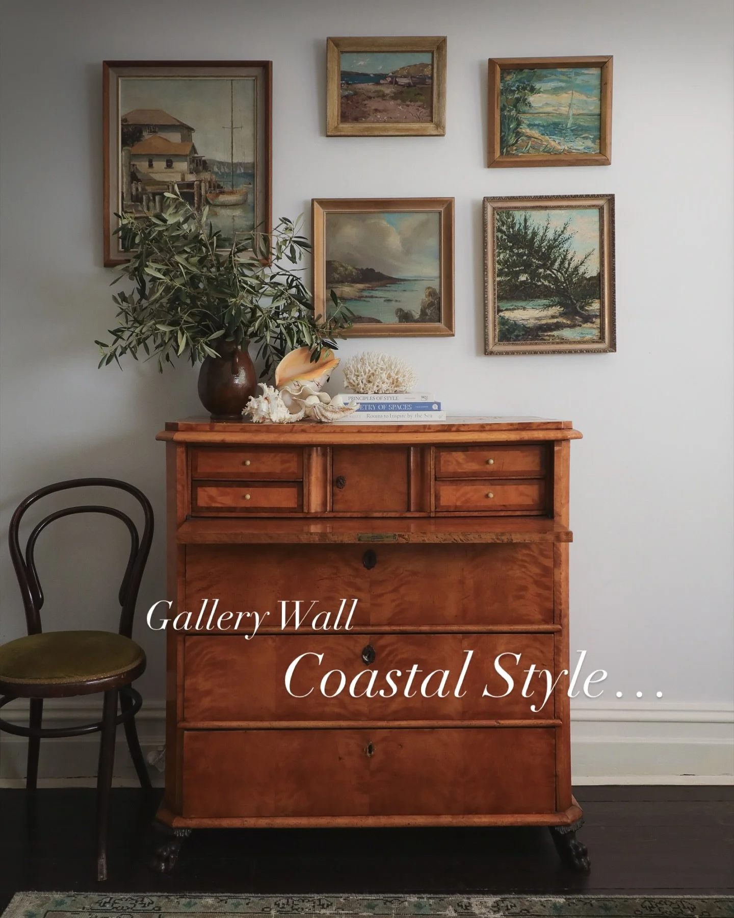 Gallery wall coastal style - Some notes on my process of how I put this together. 🐚🪸

Remember there are no rules, make it your story, the mood and style is part of your own narrative, how you want to live. 

&bull;Odd number groupings - avoid perf