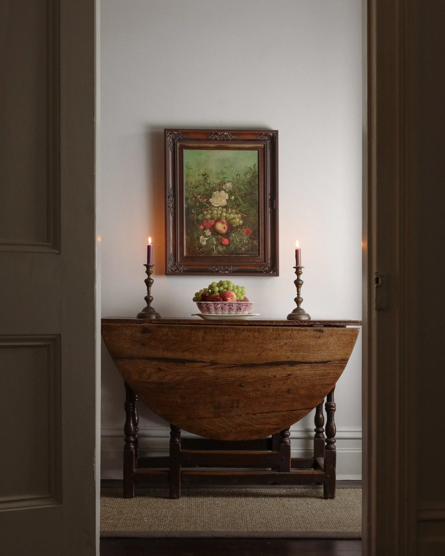 Some paintings reveal themselves slowly, I loved it the first time I saw it but each time I look at it closely I it captivates me with another detail. 🍇🍑🍓

The more time I spend with this one, the more there is to notice, the balance, the delicacy