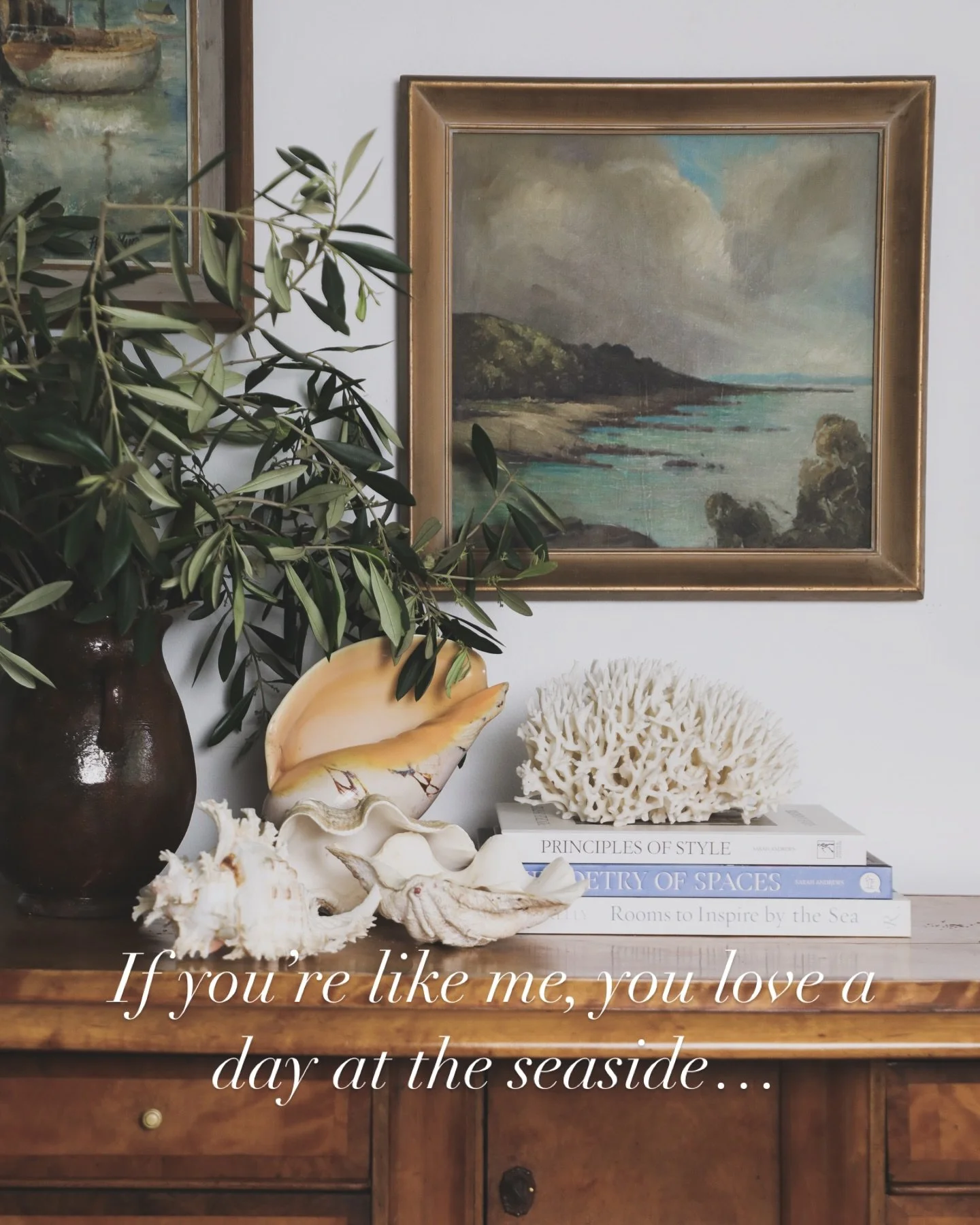 If you&rsquo;re like me, you love a day at the seaside. This weekend we were lucky enough to stay at our dear friends beautiful seaside home. Literally on the shoreline, what a sight to wake up to every day! 🐚 @suellen.evans 

There&rsquo;s somethin