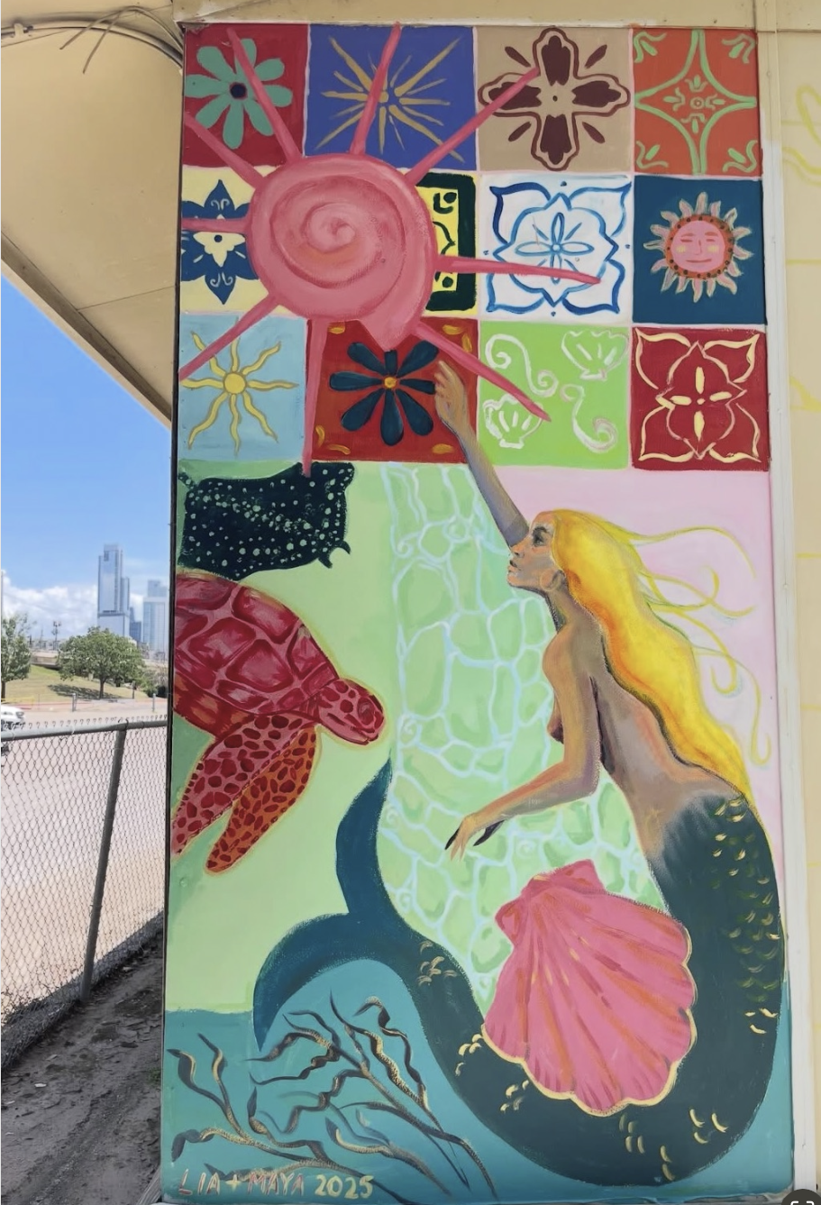 Mural en colaboración con Maya Neale (@pencil.bites) 
Austin High School, Austin, Texas, mayo 2025