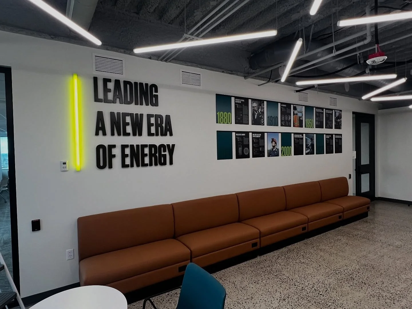 Wrapped up a very large and involved installation at the new GE Vernova headquarters downtown Bellevue. Full ADA sign package, illuminated signs, dimensional signs, and wall graphics. Connect with ttransmitt to boost your brand! #generalelectric #sig
