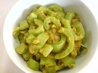 Snake Gourd (Pathola) and Parippu Curry