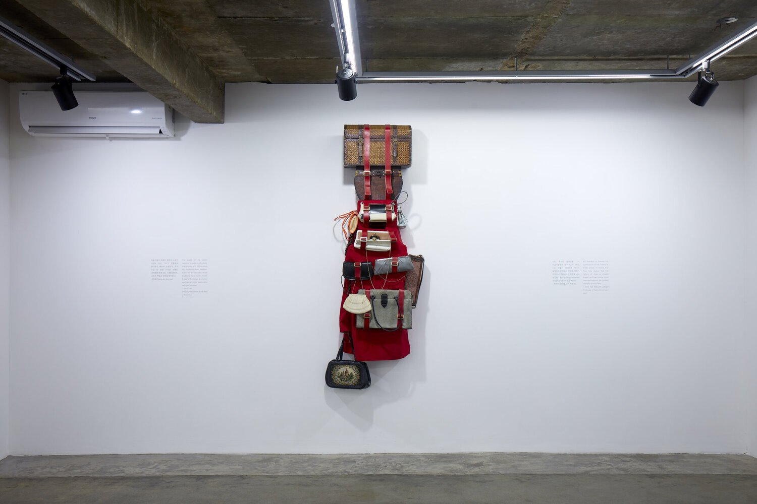 Installation+of,+(The+Carrier),+Mella+Jaarsma,+Henosis,+Baik+Art,+2018_curated+by+Joshua+Hashemzadeh.jpg