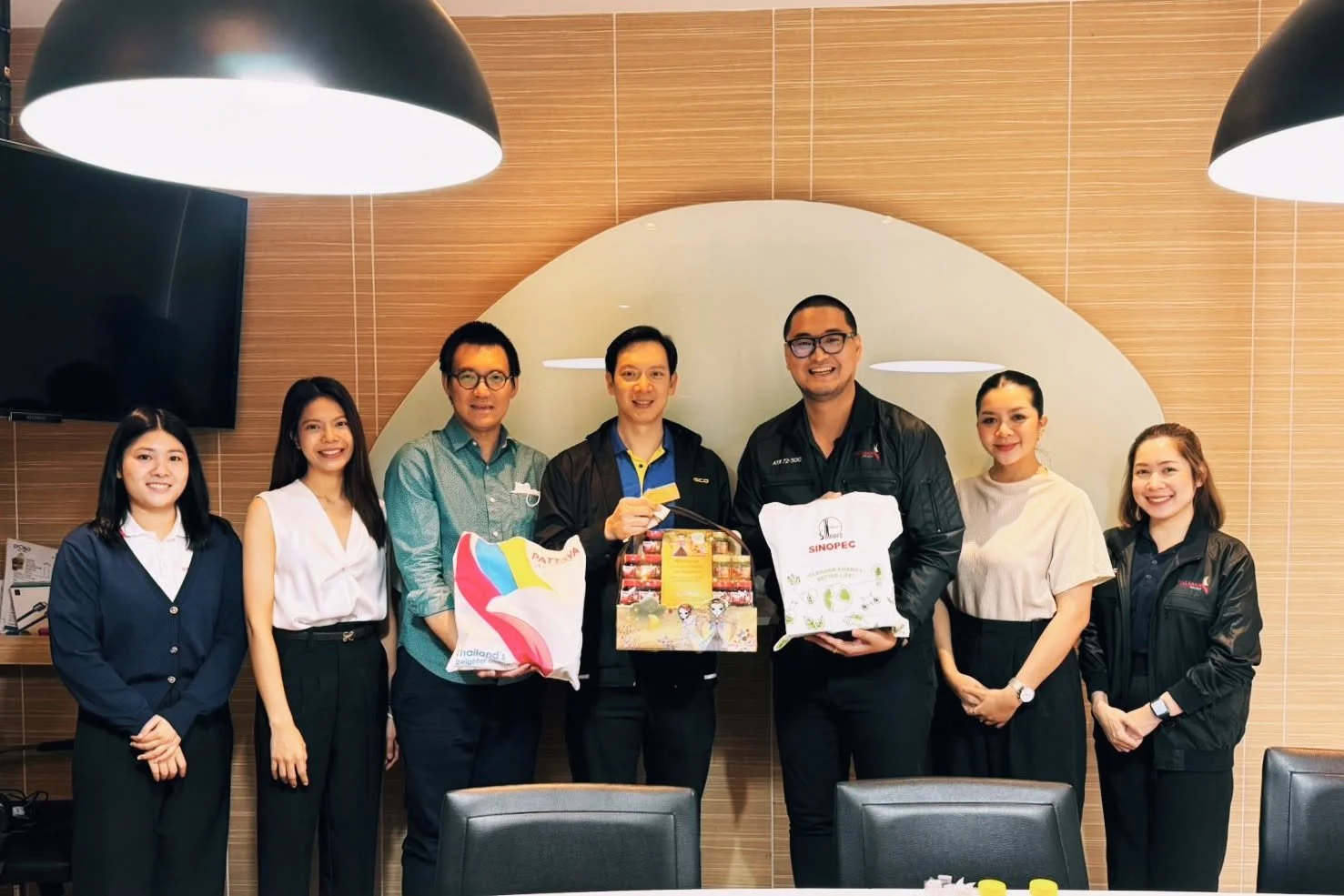 The Ground Operations and Commercial Department of Pattaya Airways paid a New Year courtesy visit to Sinopec–Susco Co., Ltd.,