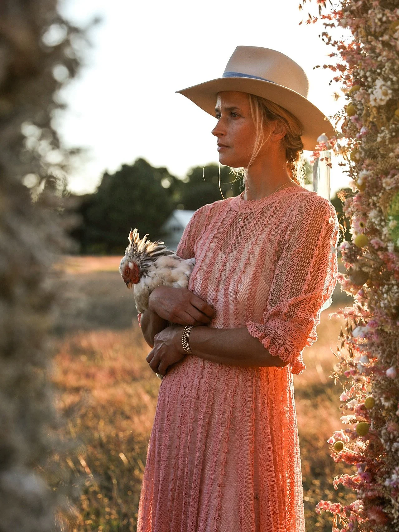 October🍂
When the air turns crisp, nights stretch longer, and you chase one last magical sunset before the sun might leave you for months at a time.
The flower fields are fading, with a few small surprises still catching your eye.
Everything feels s