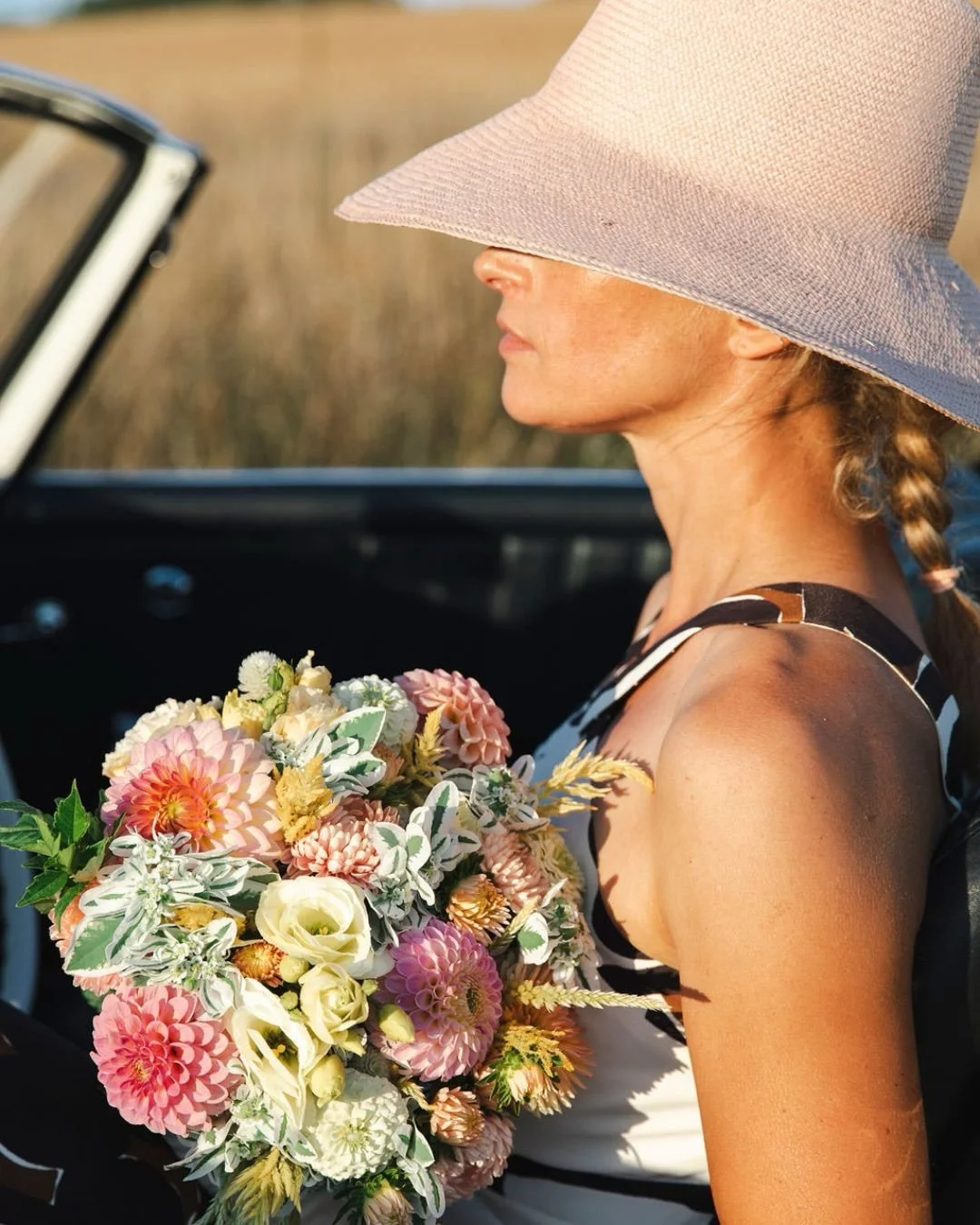 Flower friends&mdash;
Spring is here, and my flower subscriptions are now open for preorders on my website.

For those who love living with flowers&mdash;at home, in the office, or gifting them to someone special&mdash;this is for you.

I can&rsquo;t