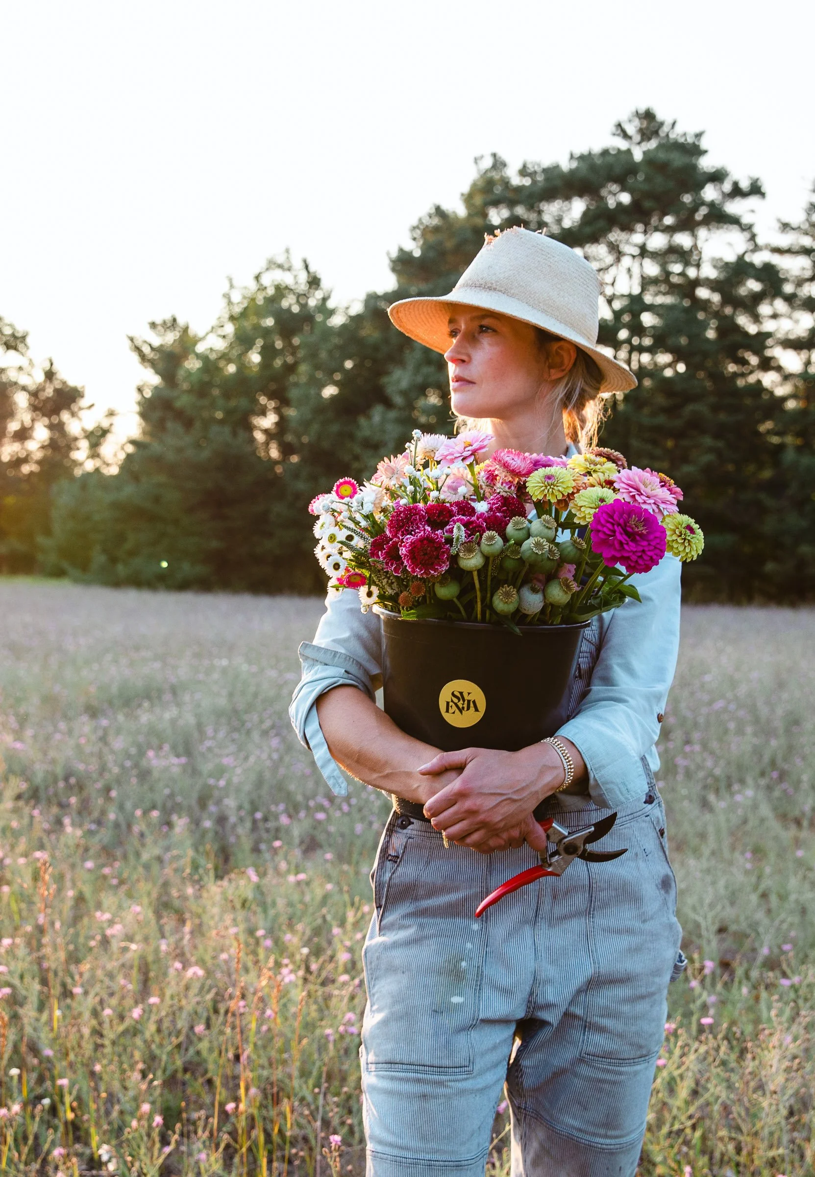 bouquets + buckets svenja & co.jpeg