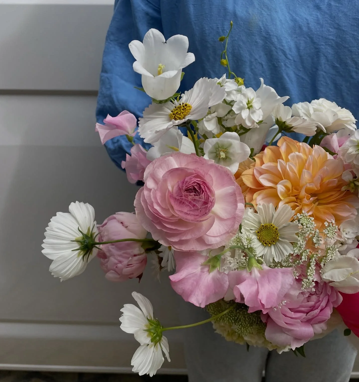 Colour pop bouquets are always a good idea especially in Peonie season 💞
