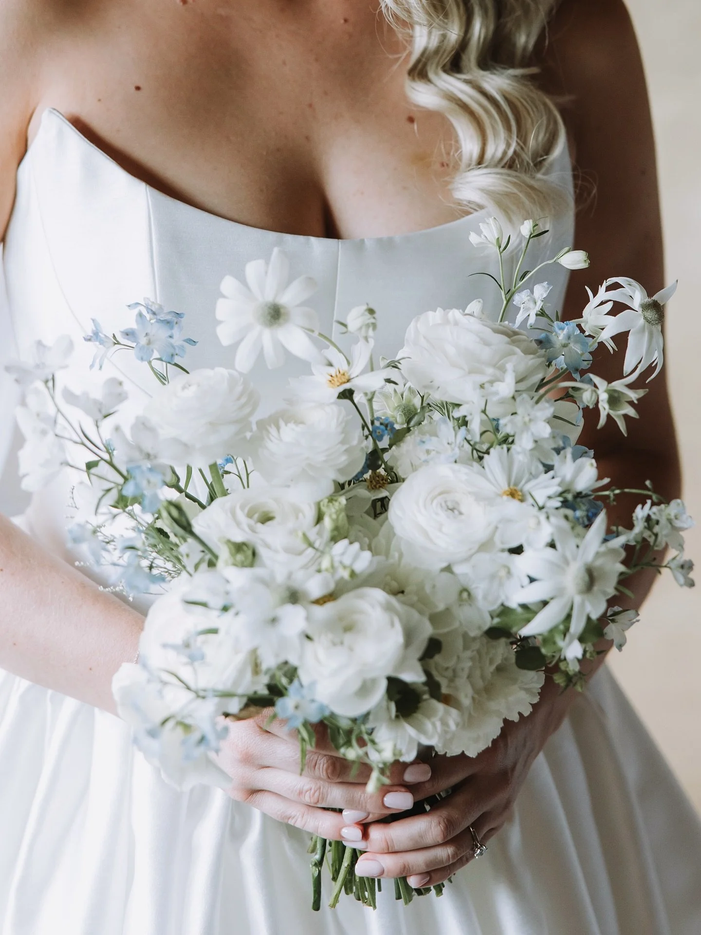 Soft, timeless, and romantic. A dream bridal bouquet. Designed with movement, gentle colour and love 🤍💍