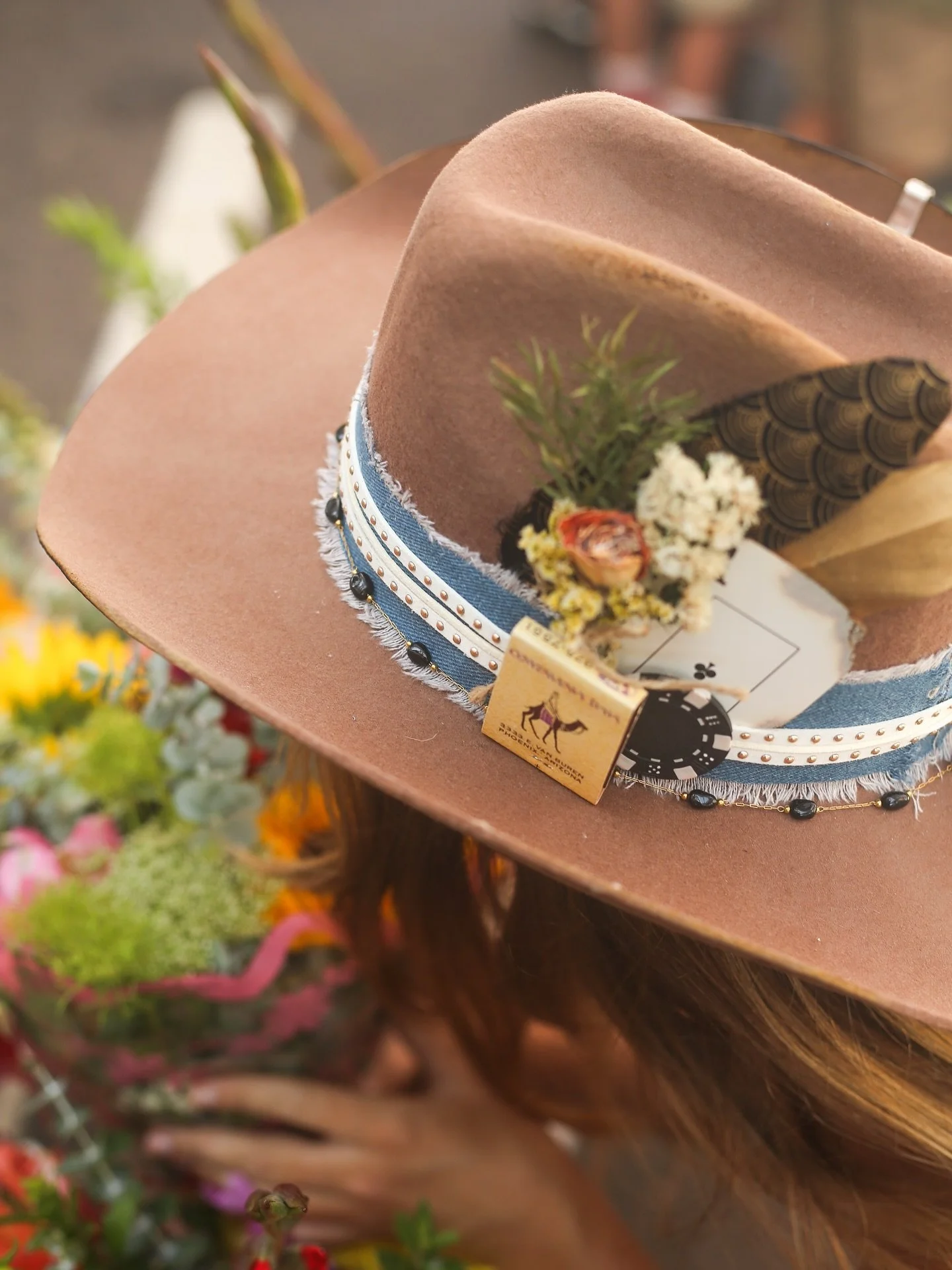 Who&rsquo;s ready for the weekend? 🤠 

Nothing says ready like pairing your custom cowboy hat with a new outfit @prettypleasecollective 
The perfect combo for brunch with friends, strolling the farmers market, or wherever your weekend takes you! 💕?