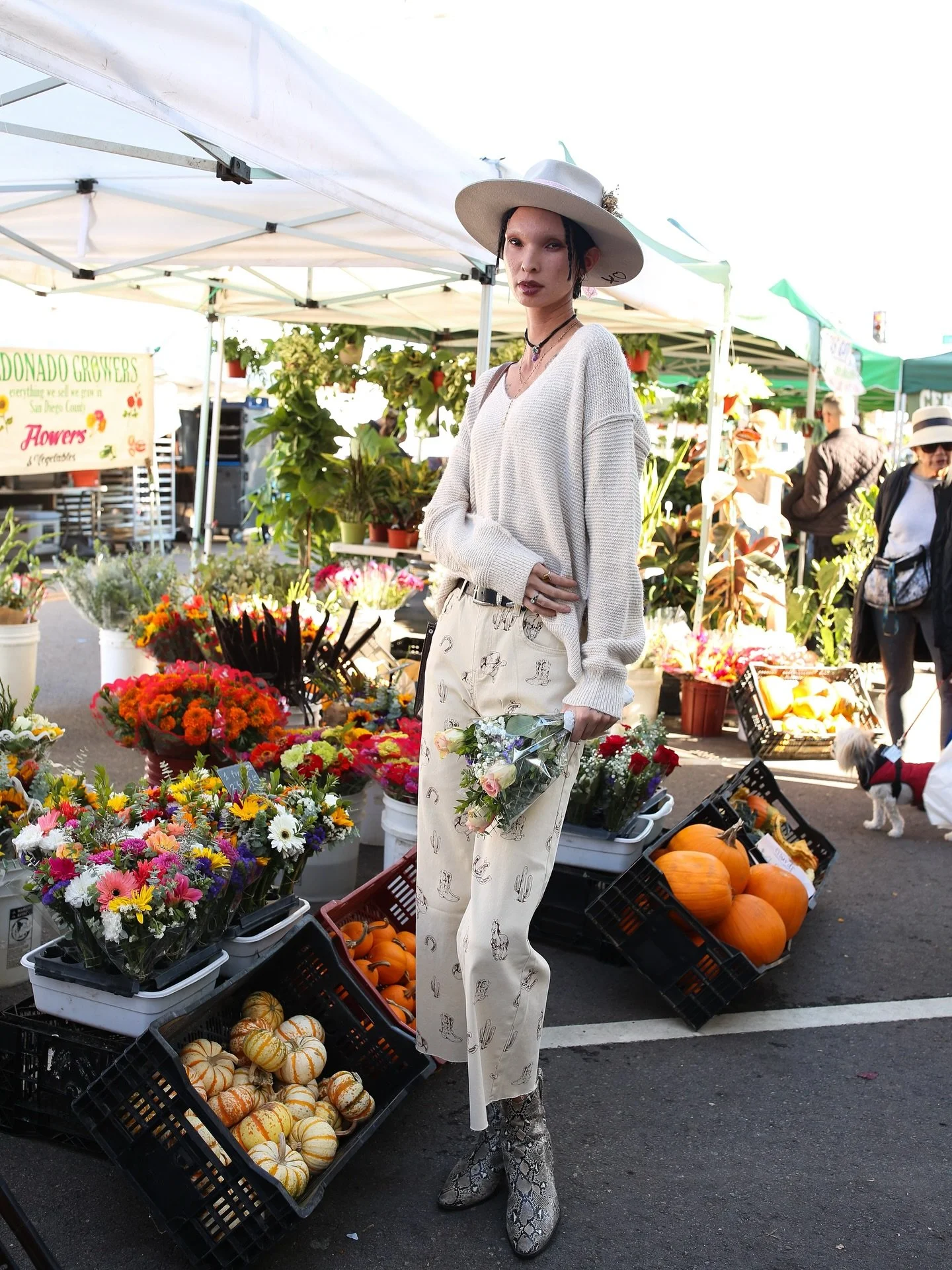 Strolling through the @carlsbadfarmersmarket never looked so good 🌸

Outfit by @prettypleasecollective , rancher hat by @hatbar_carlsbad 🤠

Stop by the Hat Bar before heading to the Wednesday market for the ultimate local girl moment 💕
.
.
.

#Hat