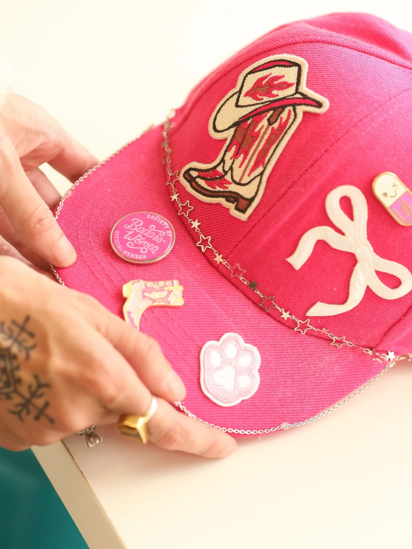 🎀 It&rsquo;s all in the details! 🎀

From sparkly star chains to statement patches 💫

Our stylists at @hatbar_carlsbad are here to help you mix, match, and design a hat that&rsquo;s totally you.

Whether you&rsquo;re all about the bold or love a so