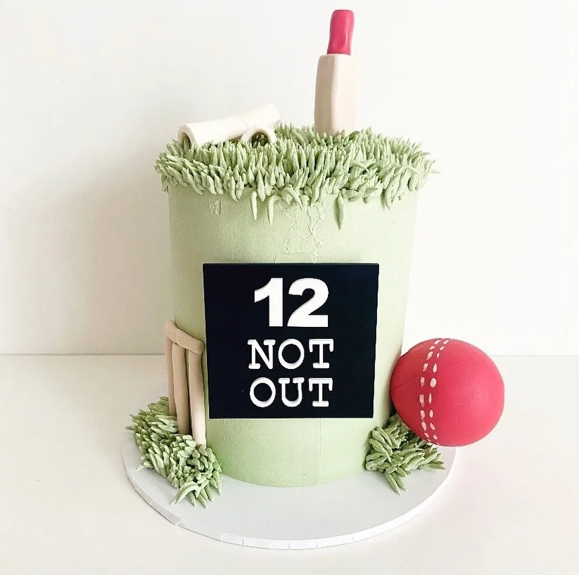 Cricket cake + cookie combo 🏏