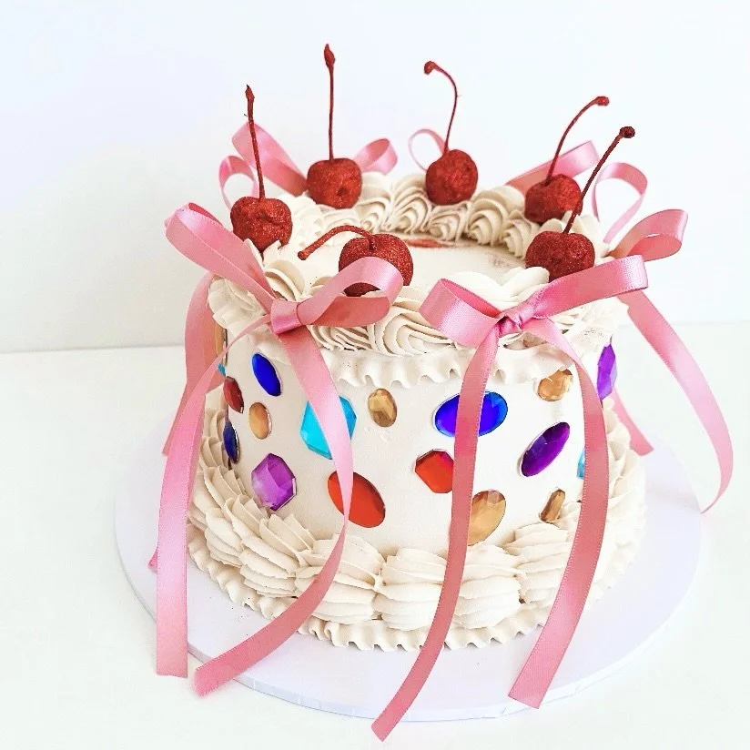 Gemstone cake inspired by @bakesbyher 💎💜🎀✨🍒

Happy birthday darling @dancing_blue_horse you are one gem of a friend ILY 💛

#gemstonecake