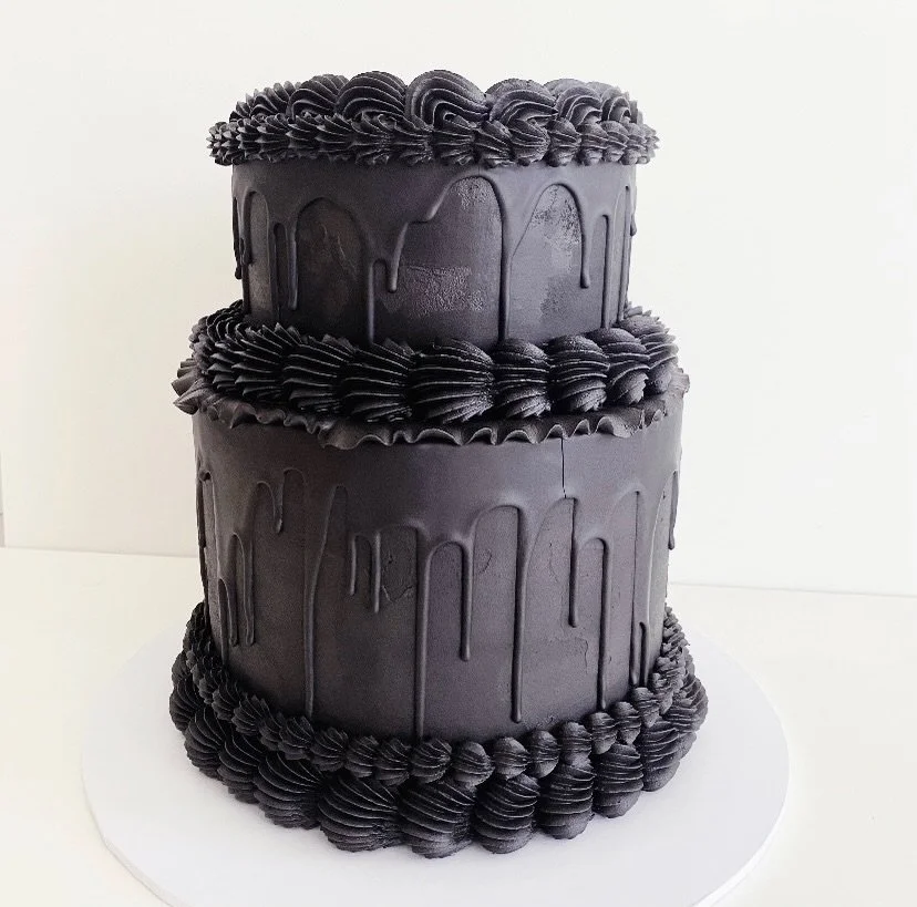 All black 🖤 two tier