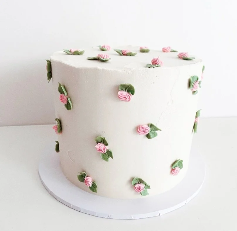 Tiny piped flowers 🌷