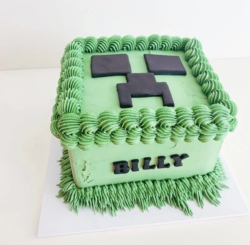Minecraft creeper cake for Billy&rsquo;s 6 birthday 💚🖤

Inspired by @butterybakesperth 

#creepercake #minecraftcake