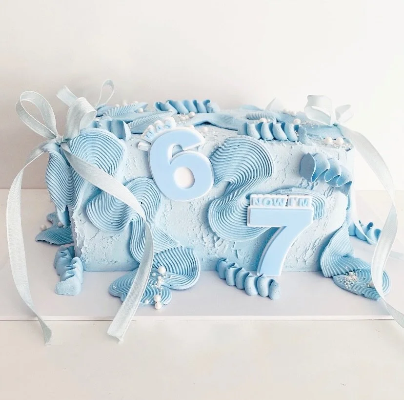 6 7 cake 🩵

Toppers by @perthcakecollective 🩵

#slabcake #rectanglecake #67 #67cake