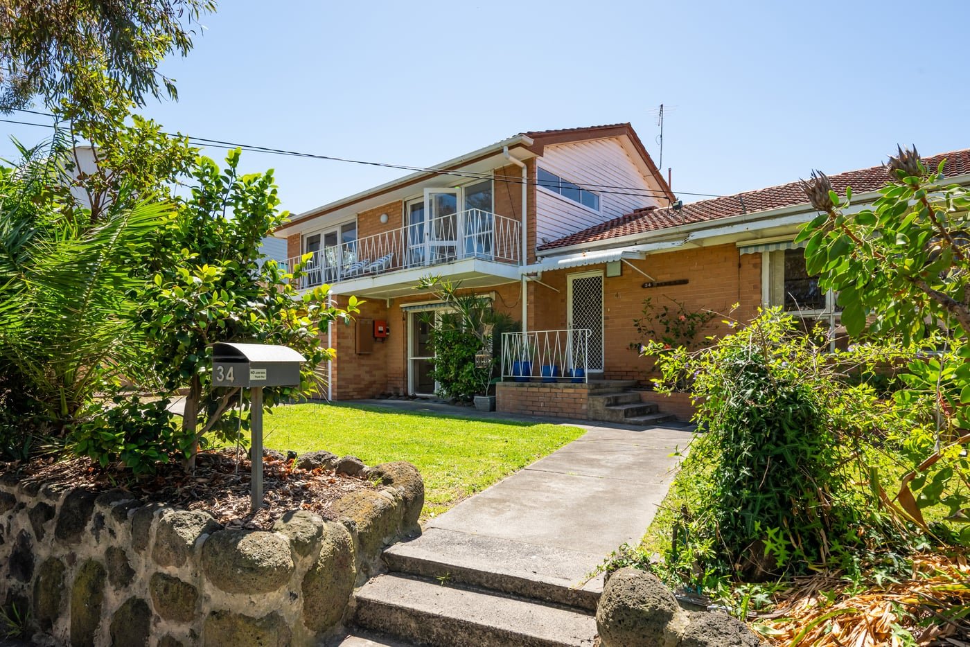 34 Bent Parade, Black Rock