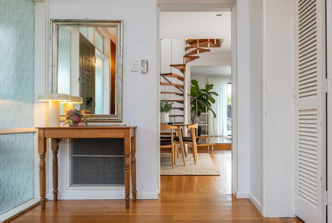 6913-residential-L38527441-1776124932cr0Op2.jpg