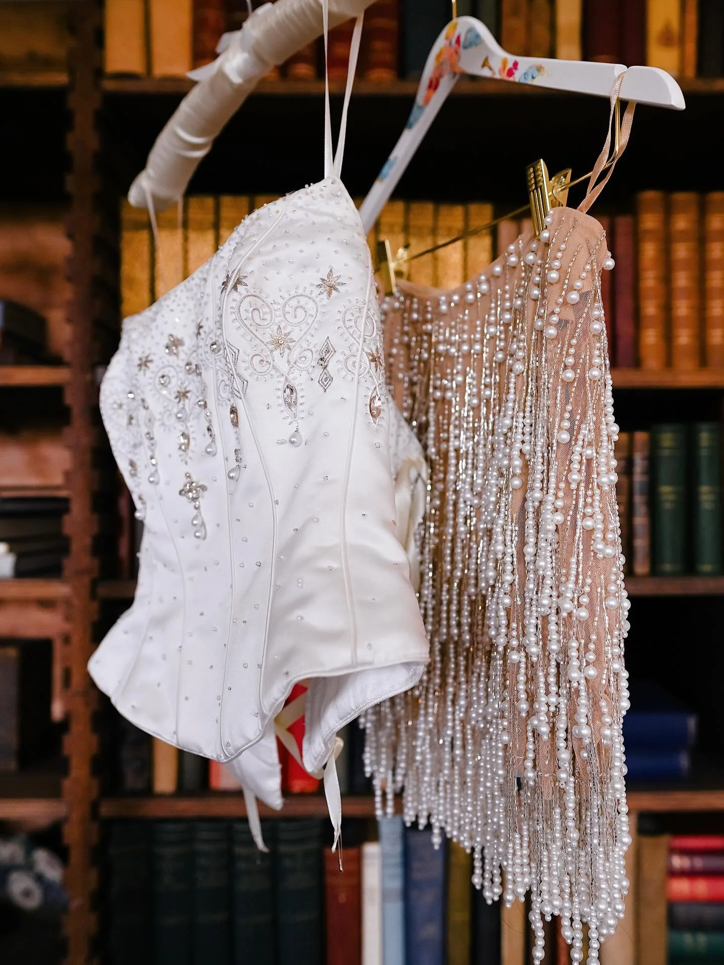 When the guests read the dress code 🍸

Photographer @wolfshootsweddings 
Venue @westhorsleyplaceevents 
Florist @doveandmyrtle 

#weddingplanning #weddingstyling #weddingdesign #weddinginspiration #destinationwedding #weddingdesigner #weddingplanner
