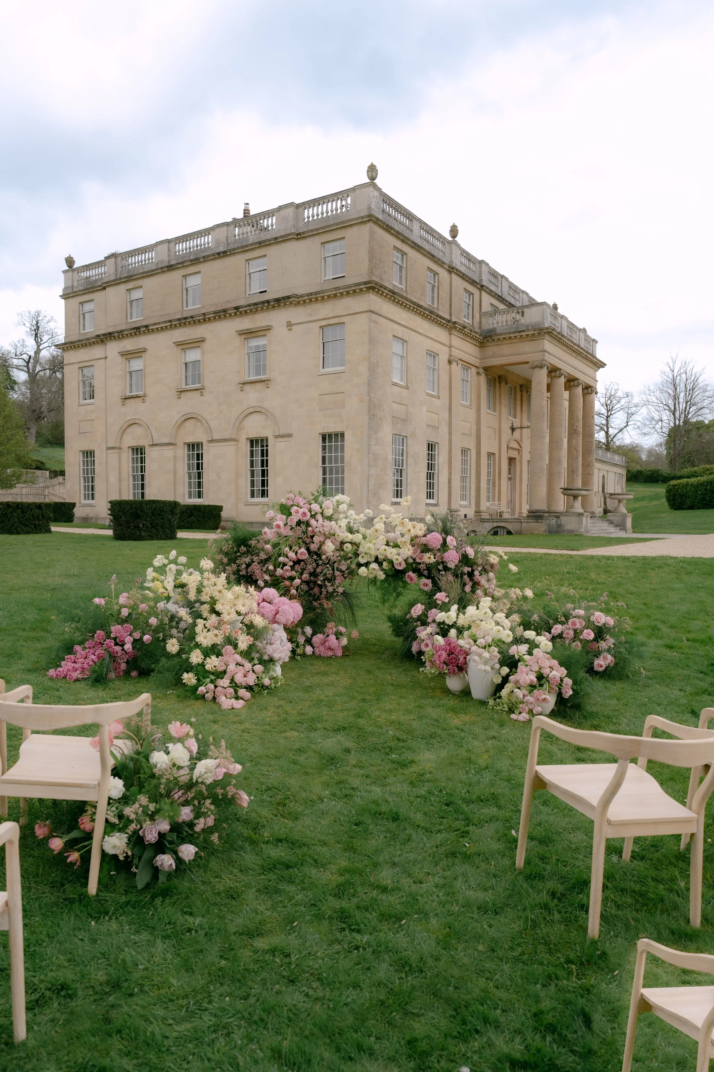 luxury outdoor wedding ceremony 
