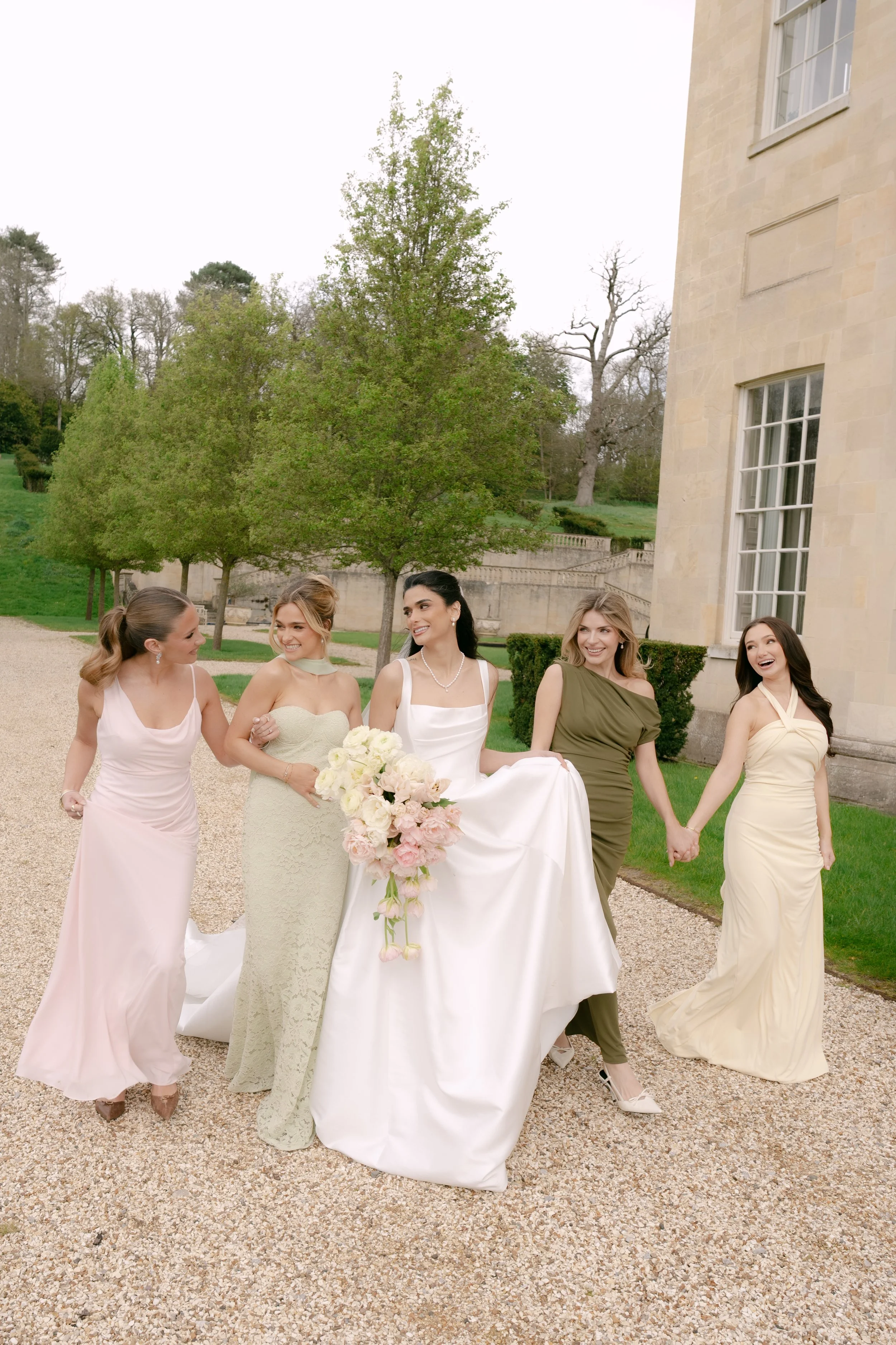 Elegant bridesmaids portraits 
