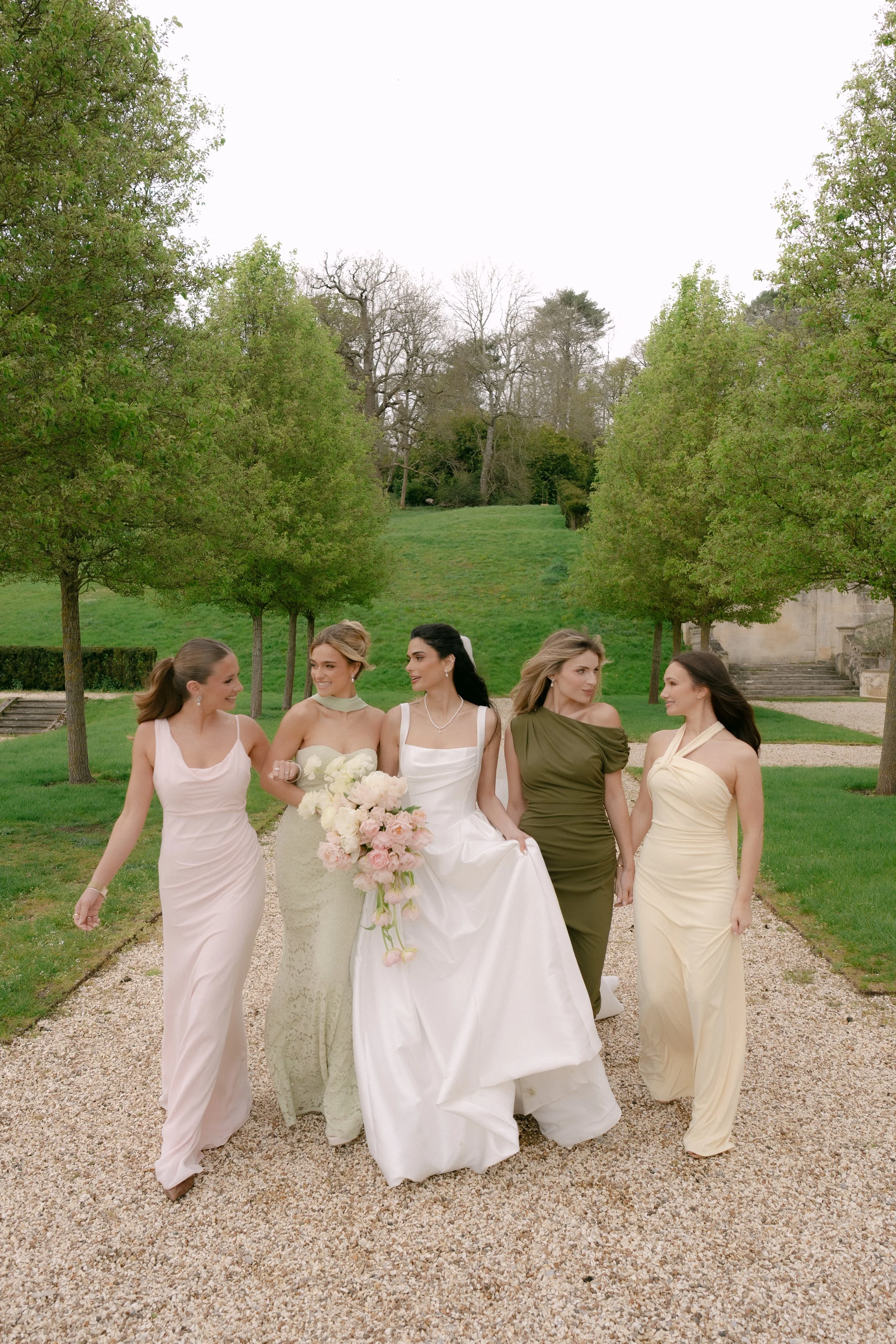 Natural group wedding photos 