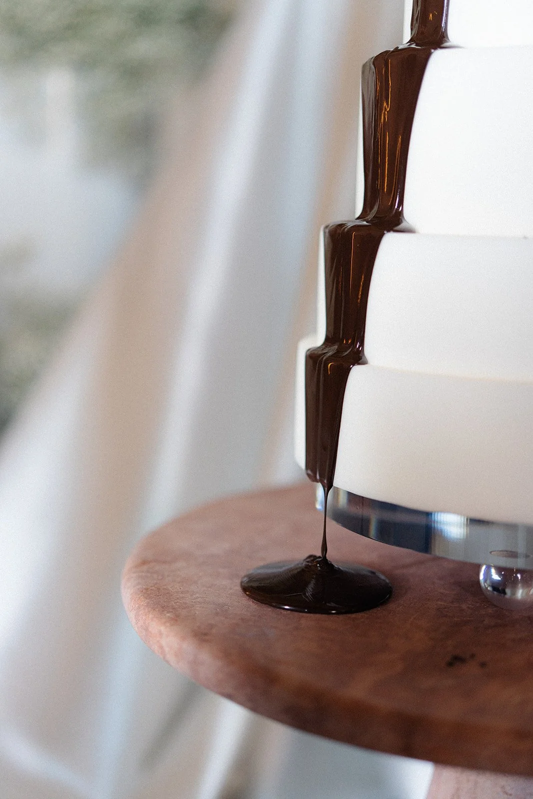 Chocolate pour wedding cake 