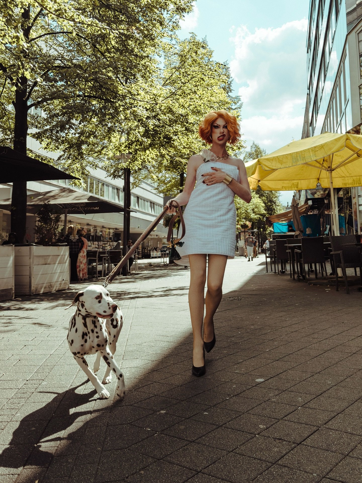 Viehofer Stra&szlig;e, Essen
14:43 Uhr
Woof 🐾

#msbless #beblessed

📸 @hellfoxphoto 
🐶 @its__jonah__