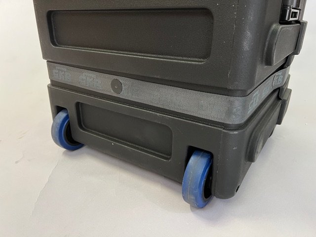 shipping case for 6' wall shelf display, wheel detail