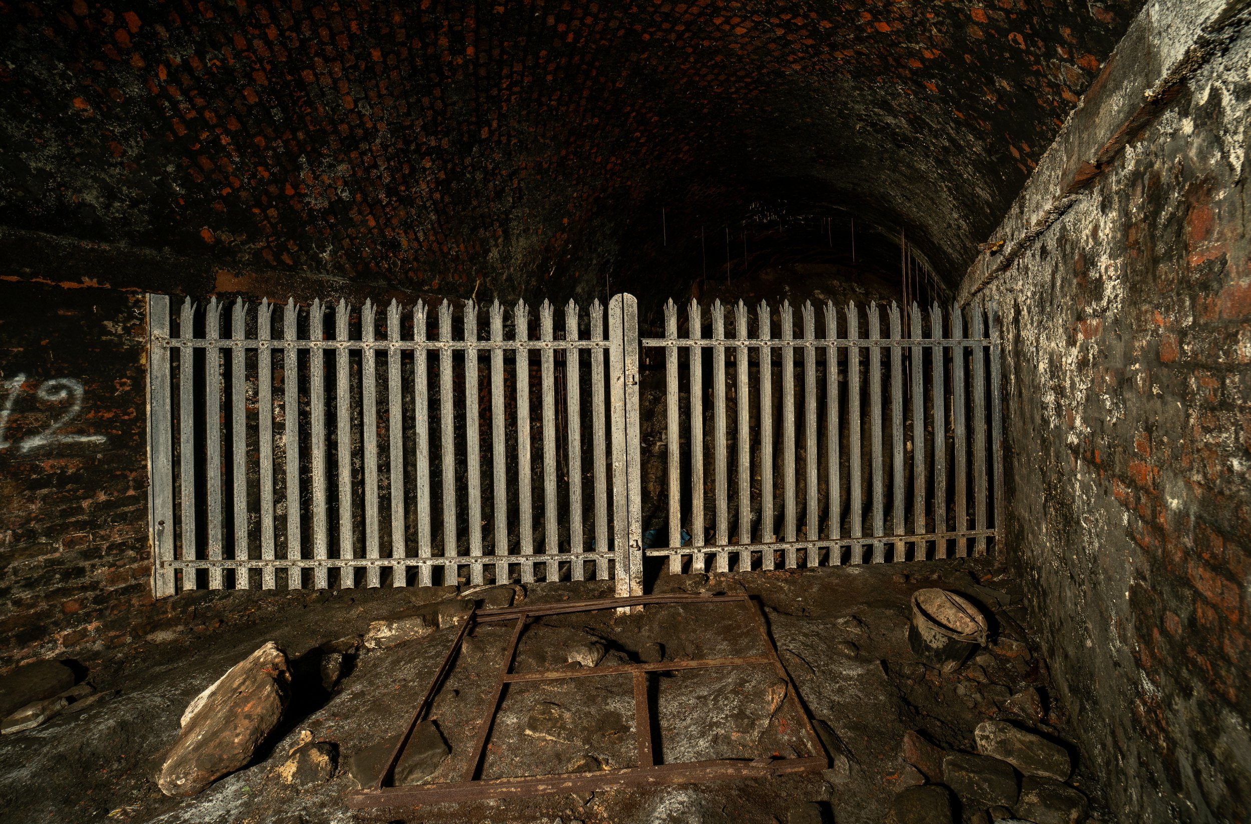 Palisade fencing at the end of Crown street tunnel.