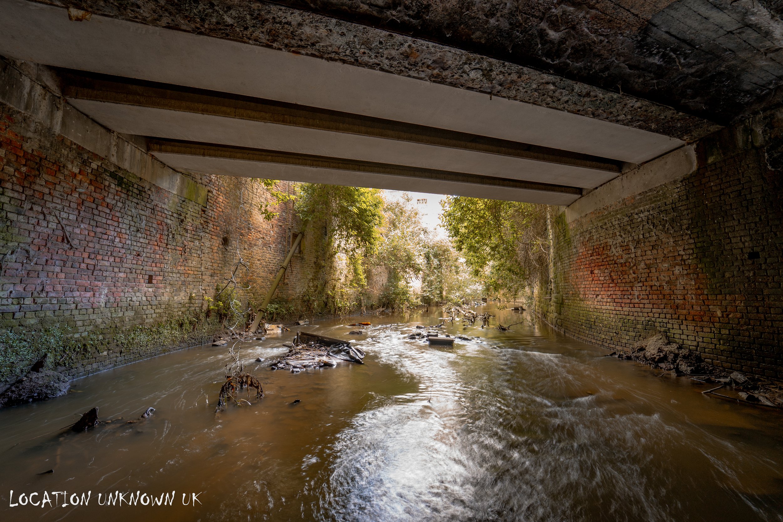 After a short walk through open air culverts we arrive at the next underground culvert next to the derelict ‘Hotspur Press’.