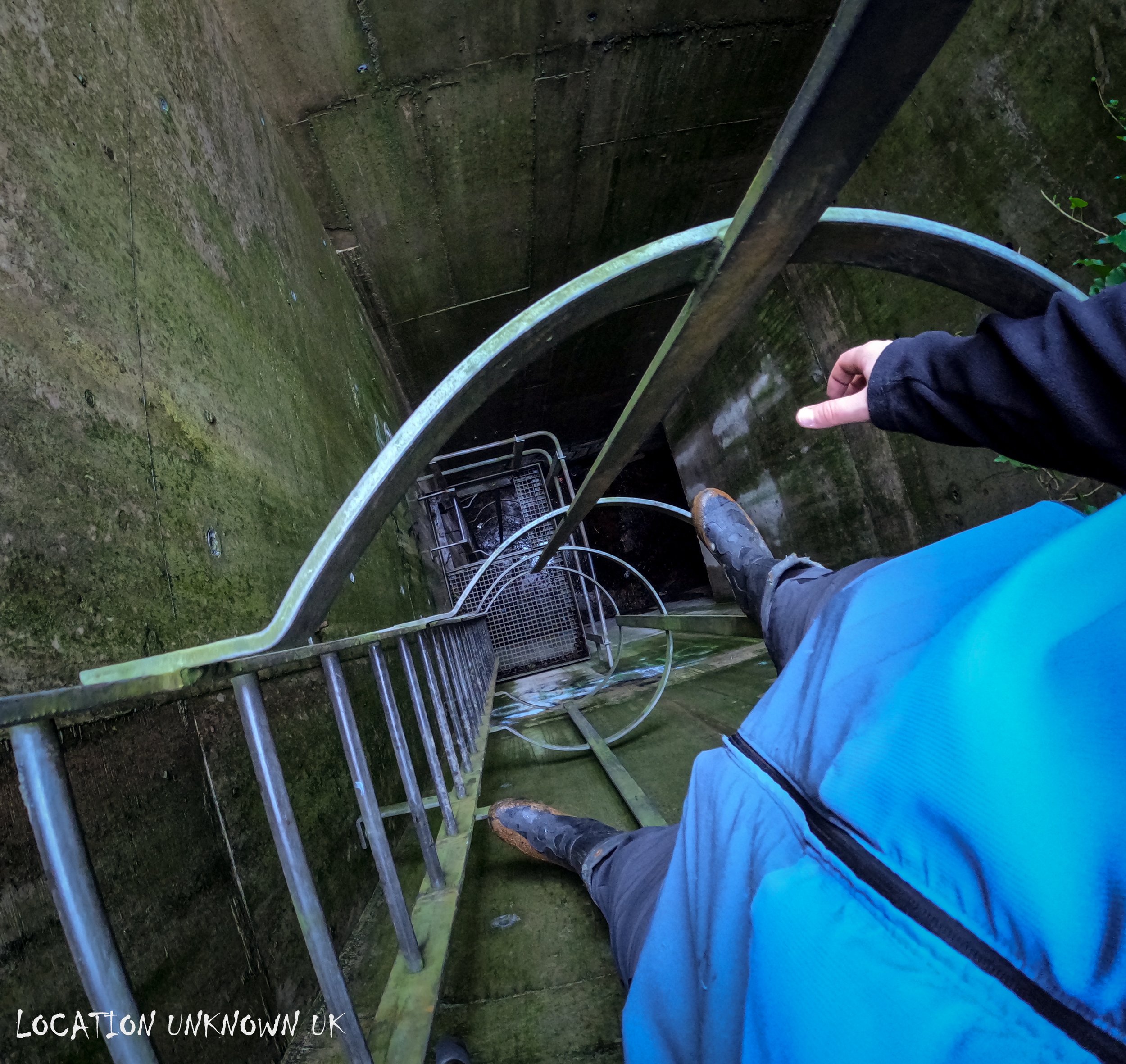 The top of the shaft is locked so back we go.