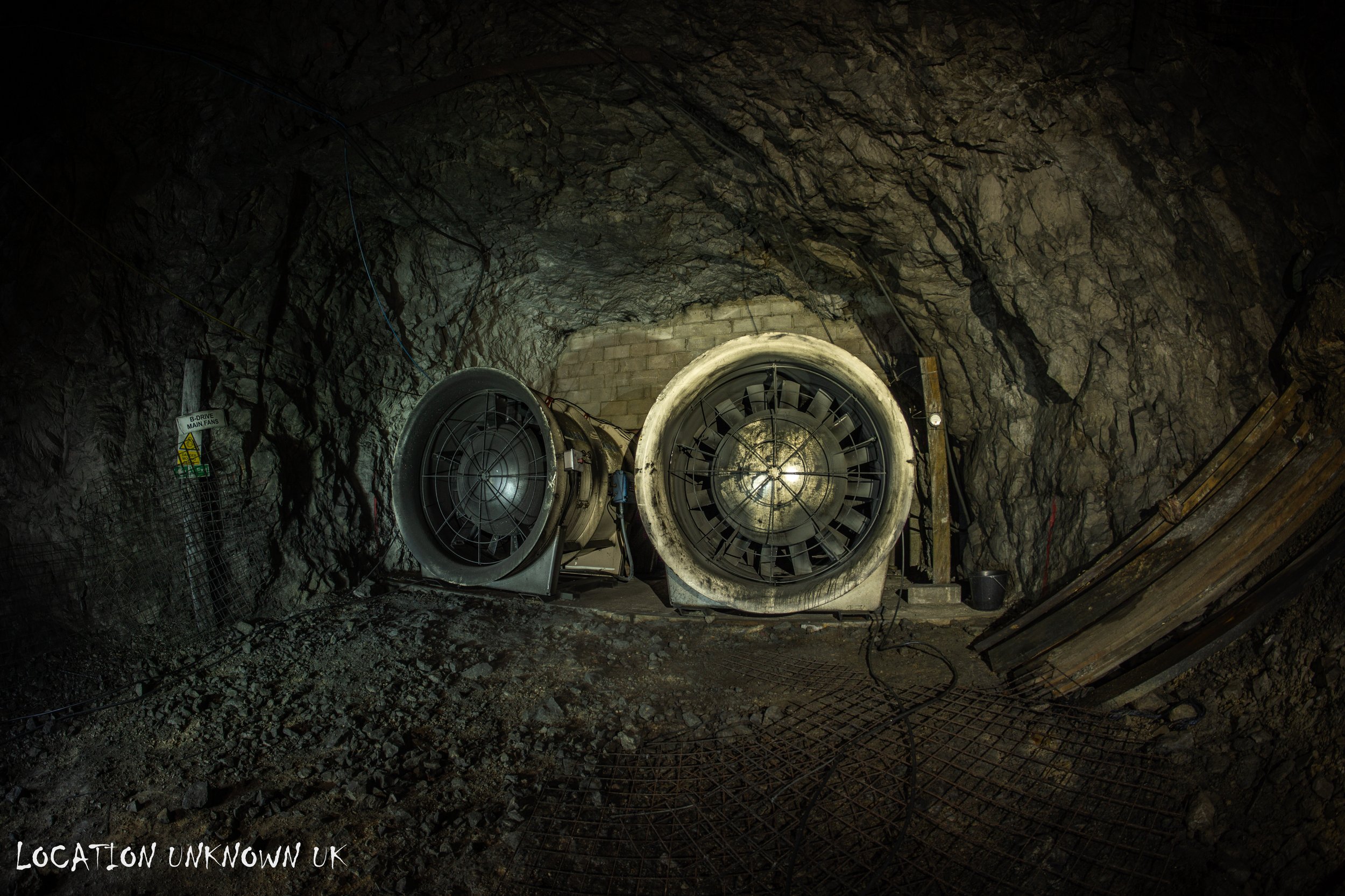 There were multiple sets of fans in this place but these twin fans plonked near the 'Ladywash/Milldam' connection were responsible for the high pressure air being forced out of the shaft above. Sadly with them now off for the foreseeable future you'