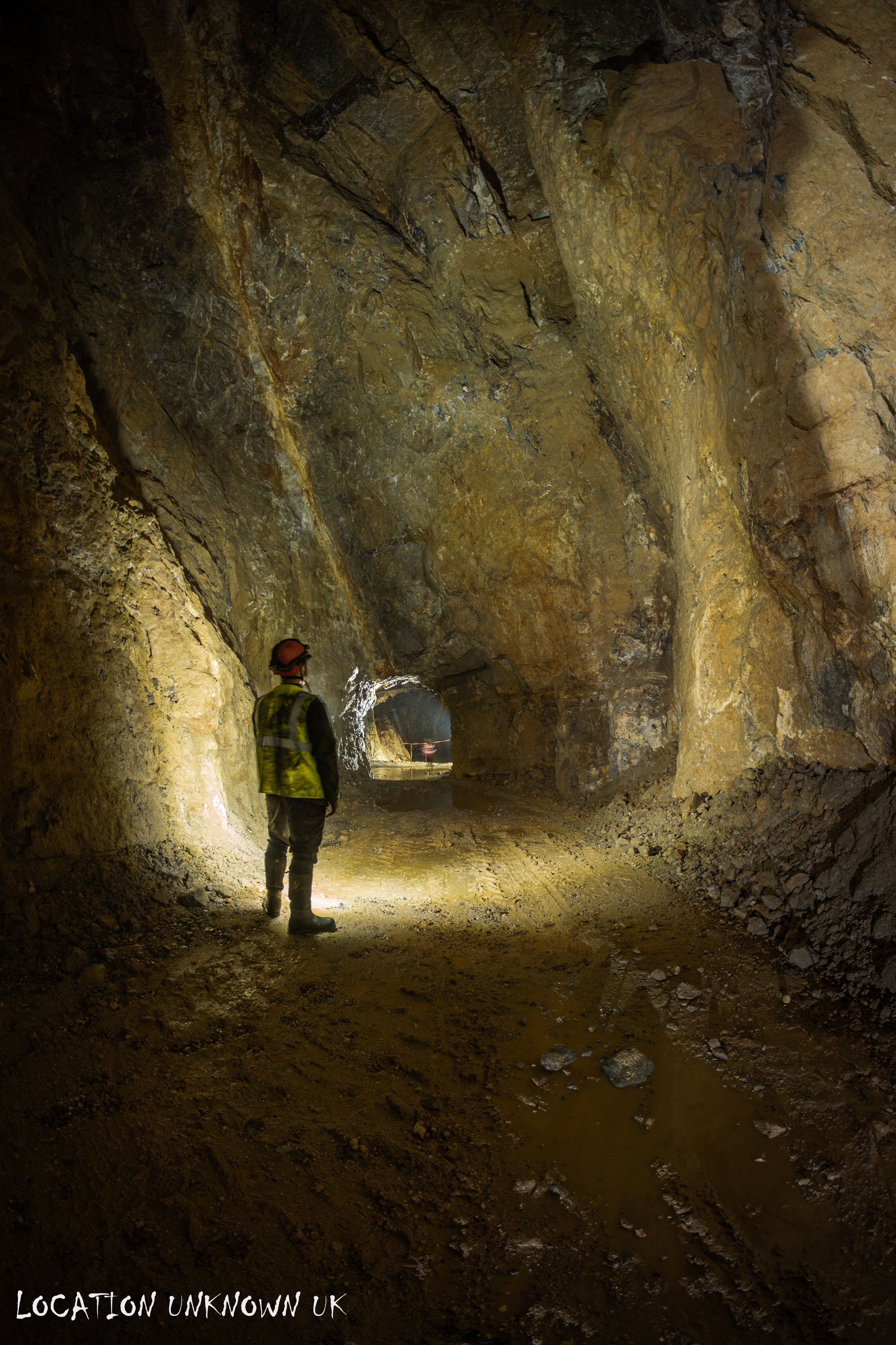 This was one of the huge rifts within the naughty area which extended atleast 40m above, there were collapses happening in this area regularly and recently when the mine was being stripped out it was noticed that surface bricks presumably from an ol