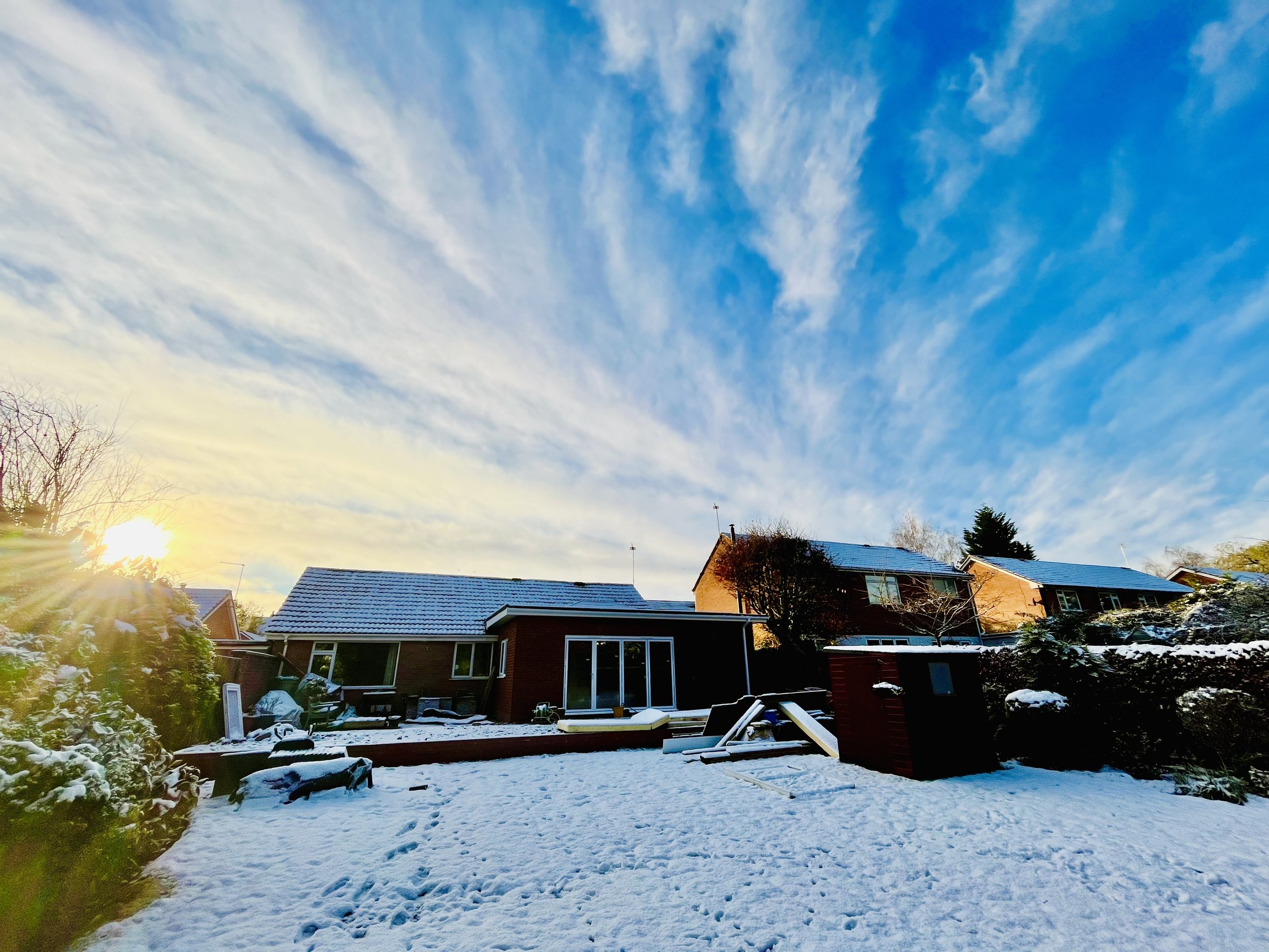 Oranssi carpenter using bench saw