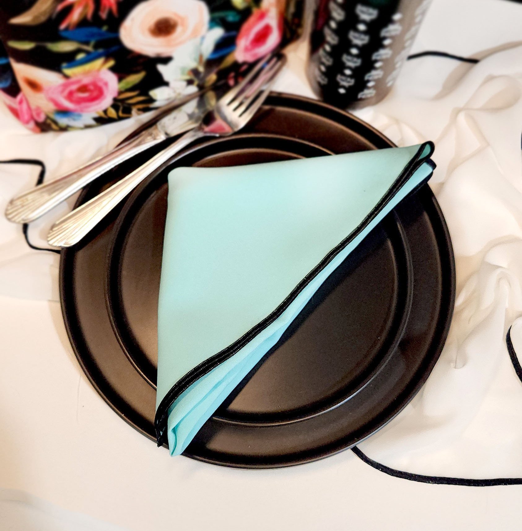 Aqua+Napkin+with+Black+Trim_eiden+linen+decor+2.jpg