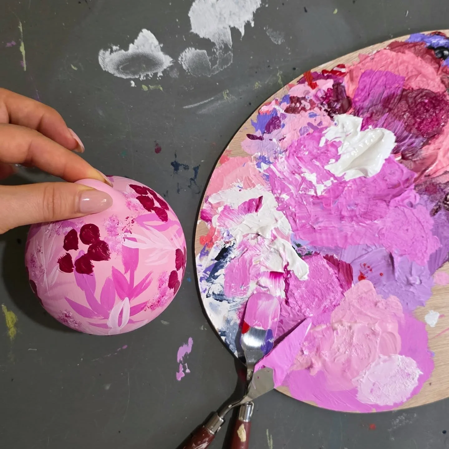 The Christmas baubles are BACK! 🎄✨
Bigger, bolder, and filled with all the texture and florals you love 💕
Stay tuned for the final reveal and all the details 🫶 xx

#artbyemilyjade #texturedart #floralart #christmasbaubles #handpaintedbaubles #holi